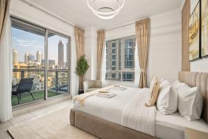Stunning 2BR with Burj Lake View at The Residences