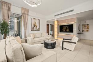 Stunning 2BR with Burj Lake View at The Residences