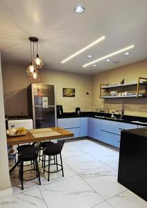 Copacabana! Posto 5 do Lado do Metro Cantagalo