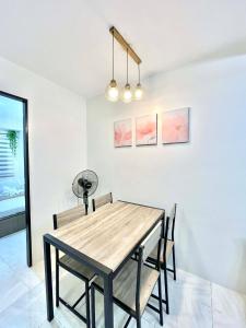 2BR Family Condo for 6pax near IT Park Budget Stay at Urban Deca Homes Banilad by Gerra unit Khero