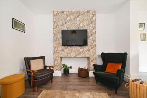 South Croydon, garden maisonette, free parking, Gatwick accessible