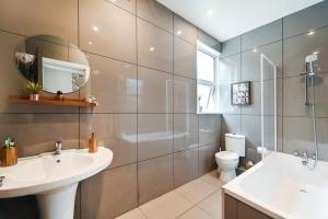 Croydon, victorian garden maisonette, free parking, Gatwick accessible