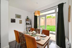 South Croydon, garden maisonette, free parking, Gatwick accessible