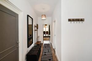 South Croydon, garden maisonette, free parking, Gatwick accessible