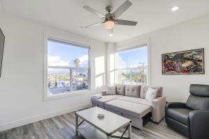 Park Blvd Paradise 304 New construction, king bed!