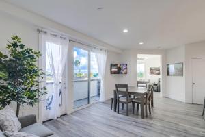 Park Blvd Paradise 304 New construction, king bed!