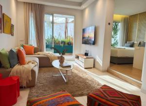 Maya Suites - Cozy Flat with Terrace & Garden