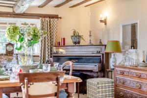 5 Bed in Wheathill oc-t30539