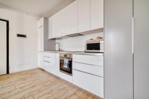 Just Urban Stays - Luminoso Monolocale con Terrazzo M4 Tolstoj