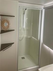 Charming Mobile Home in Les Mathes, Close to La Palmyre Zoo