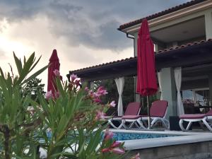 Apartman Srdoč za 8 osoba s bazenom