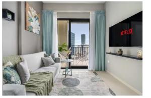 Stylish 1BR in the heart of Dubai - easy walk by the canal