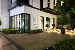Burj Khalifa Doorstep Stunning 2BR Apartment