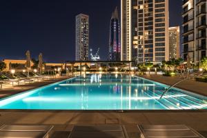 Burj Khalifa Doorstep Stunning 2BR Apartment
