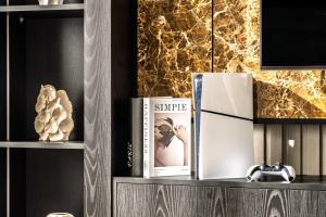 Burj Khalifa Doorstep Stunning 2BR Apartment