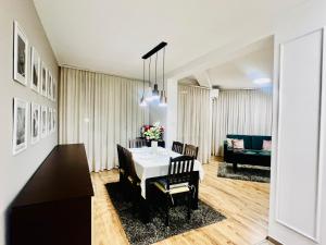 Urban Glow Apartment near Metro Station