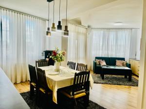 Urban Glow Apartment near Metro Station