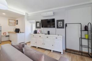 Lovely Fontenova - By Y Concept