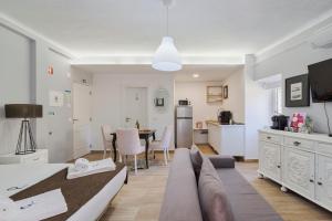 Lovely Fontenova - By Y Concept