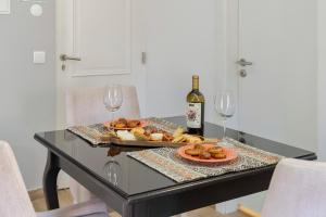 Lovely Fontenova - By Y Concept