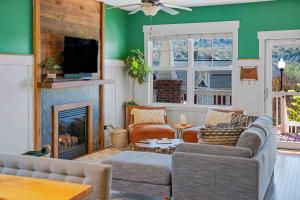 Byrd Bungalow Villa - EPIC Views - Discover Luxury