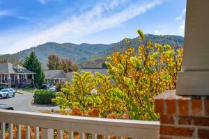 Byrd Bungalow Villa - EPIC Views - Discover Luxury