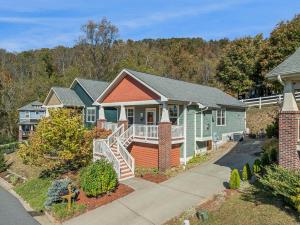 Byrd Bungalow Villa - EPIC Views - Discover Luxury