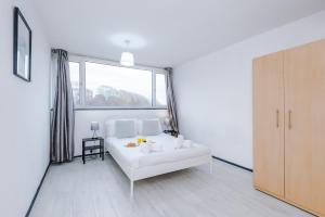 Leeds Urban Escape Bright & Spacious 3BR Stay