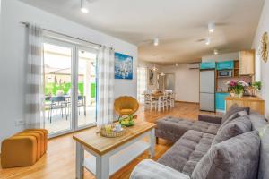 Villa Azurno by Villa Plus