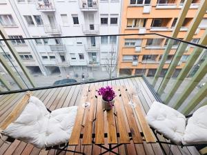 Cosy Terrace Studio close to city center-Limp11