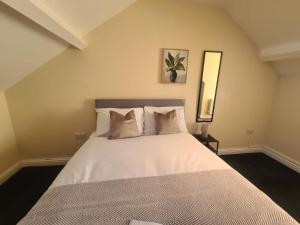 Athol Apartments