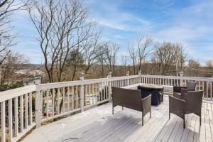 Pet-Friendly Home w Lake Views & Deck!