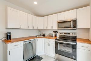 Pet-Friendly Home w Lake Views & Deck!
