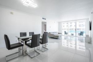 Upgraded Minimalistic Corner Oceanview Beach home