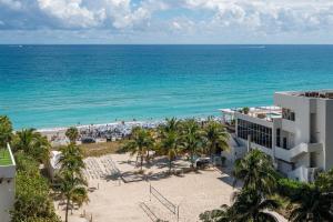 Upgraded Minimalistic Corner Oceanview Beach home