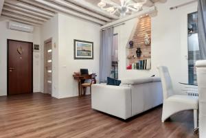 SARA S LUXURY HOME five minutes from Piazza San Marco