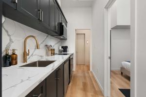 Casa Hotels McCaul- Modern Baldwin Village Suite