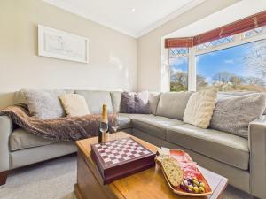 Wyvern – Beautiful & Spacious 4-Bedroom Home with Parking & Gardens