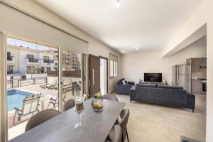 SunnyVillas 3BR House Private Pool POLY