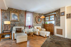 Villa TIANA Bansko 7-Bedroom Luxury Chalet