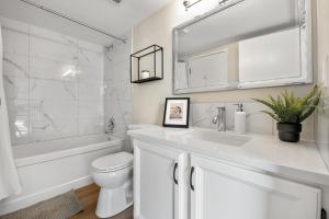 Contemporary, cozy & easy to Rocky Mountains from Calgary !