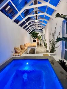 Vale Boutique 9bdr Villa with Outdoor Cinema,2 Jacuzzis & Event Hall