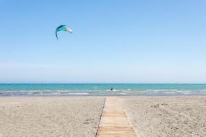 Sea view, pool, AC, 3 bedrooms, 150m beach