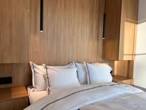 New Luxury Villa by the Sea with Panoramic Views