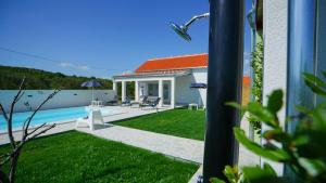 Green Escape Holiday House by Villas Guide