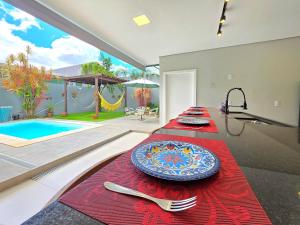 Casa 2 suítes e 2 quartos, piscina 10min centro