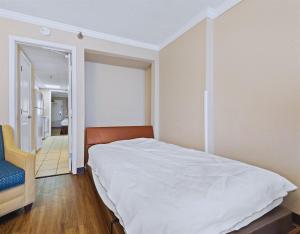 Off-Season Rates! Cozy Beachfront Suite with Balcony 938