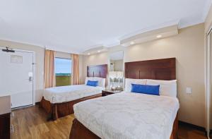 Off-Season Rates! Cozy Beachfront Suite with Balcony 938