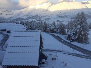 Chalet rénové 7 pers avec terrasse, local ski et parking gratuit - FR-1-863-11