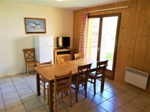 Chalet 3 pièces à La Joue du Loup avec parking, 7 personnes - FR-1-863-4